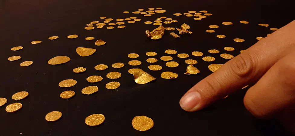 Ancient Gold Coins Minted 1,400 Years Apart Unearthed in Same Field