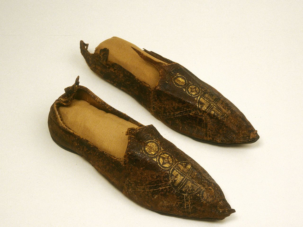 Medieval king outlet shoes