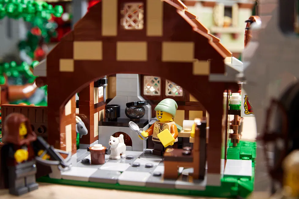 LEGO Piazza della città medievale, rivelato il nuovo set a effetto nostalgia